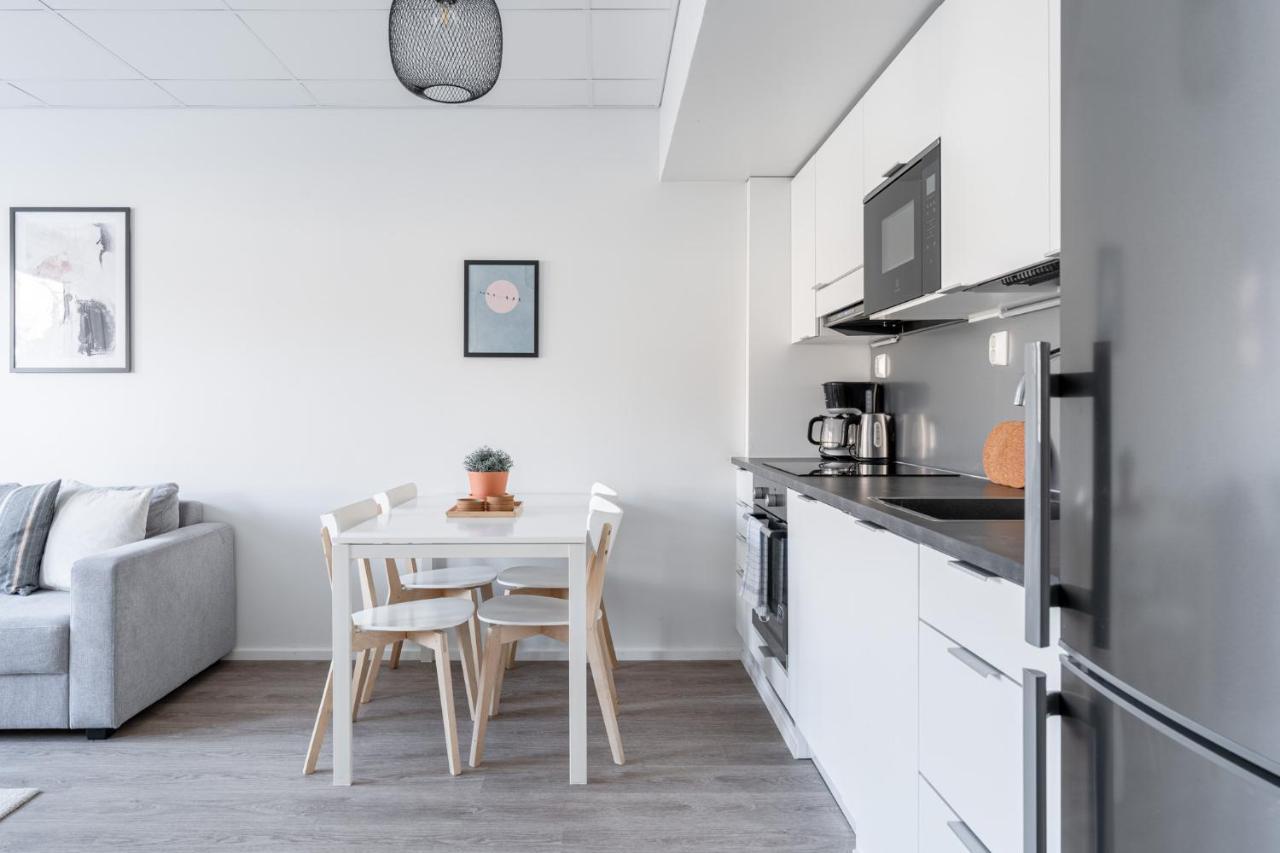 Modern 2Br Apartment With Balcony & Central Location - Hosted By 2Ndhomes Tammerfors Exteriör bild